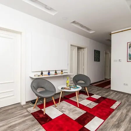 Modern In The Heart Of The Center! *